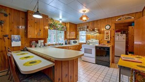 Unclassified image, 5 of 9, button - Rosebud Cottage – Fireplace & High-Speed Internet (Joseph)