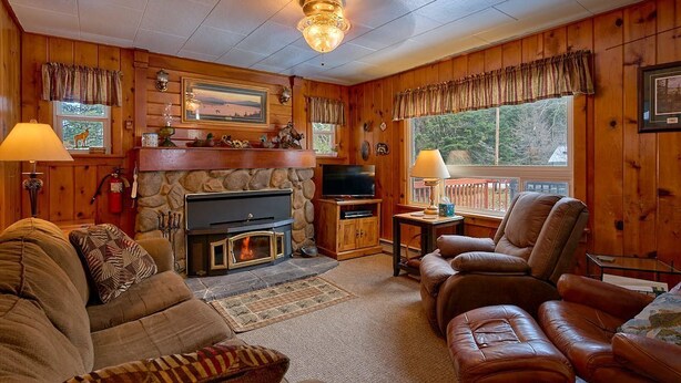 Unclassified image, 1 of 9, button - Rosebud Cottage – Fireplace & High-Speed Internet (Joseph)