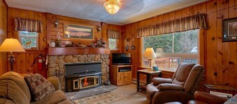 Rosebud Cottage – Fireplace & High-Speed Internet