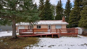 Unclassified image, 4 of 9, button - Rosebud Cottage – Fireplace & High-Speed Internet (Joseph)