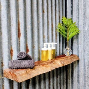 Shower, hair dryer, towels, soap - Zen Den Nature Retreat on a River in Rincón with AC/WIFI (Rincón)