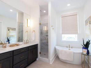 Dusch, hårtork och handdukar