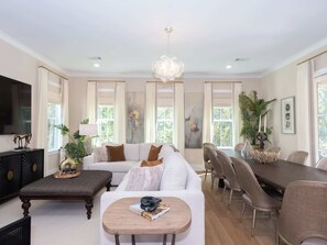 Téléviseur, bureau