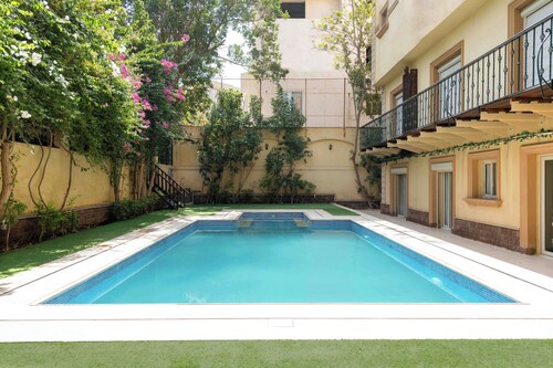 Chill & Swim 2BR October City