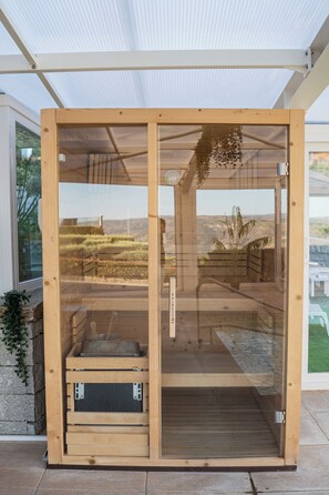 Indoor pool, pool loungers