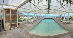 Indoor pool, sun loungers