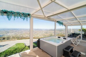 Indoor pool, pool loungers