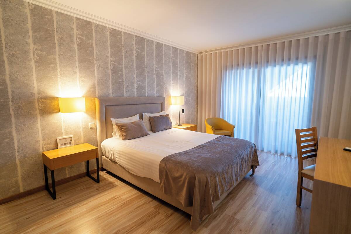 Chambre | Coffres-forts dans les chambres, bureau, Wi-Fi gratuit