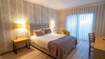 Room | In-room safe, desk, free WiFi