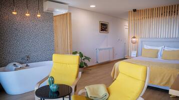 Room | In-room safe, desk, free WiFi