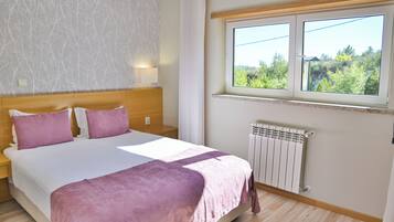 Kamar Basic | Brankas, meja kerja, dan Wi-Fi gratis