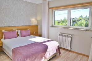 Basic-rum | Värdeförvaringsskåp på rummet, skrivbord och gratis wi-fi