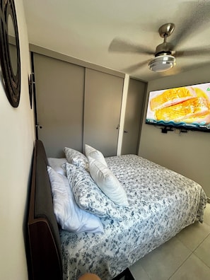 2 bedrooms, iron/ironing board, WiFi, bed sheets