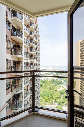Standard Condo, 3 Bedrooms, Balcony, Pool View | Balcony view