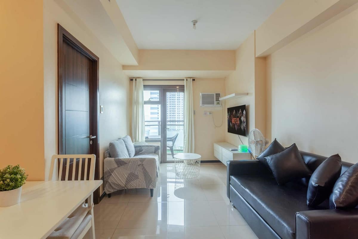 Comfort Apartment, 1 Bedroom, Non Smoking, Balcony | Living room | 50-inch Smart TV with digital channels