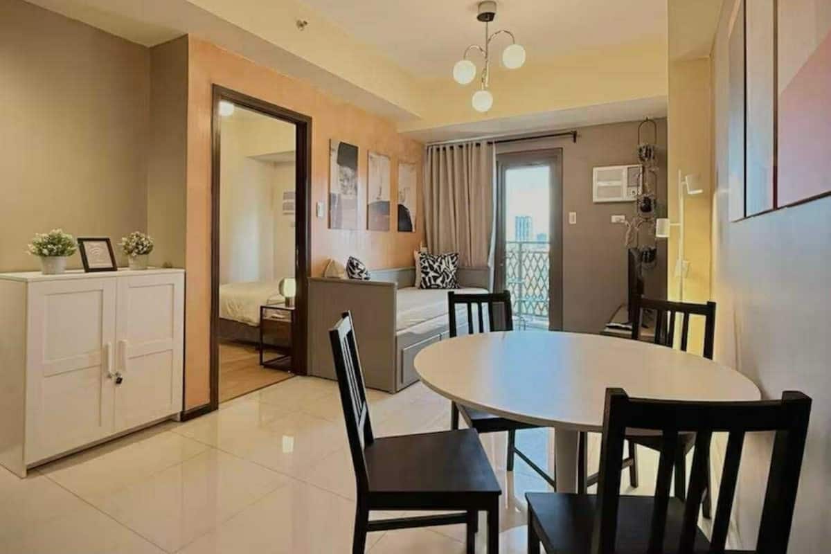 Comfort Apartment, 1 Bedroom, Pool Access, Pool View | In-room dining