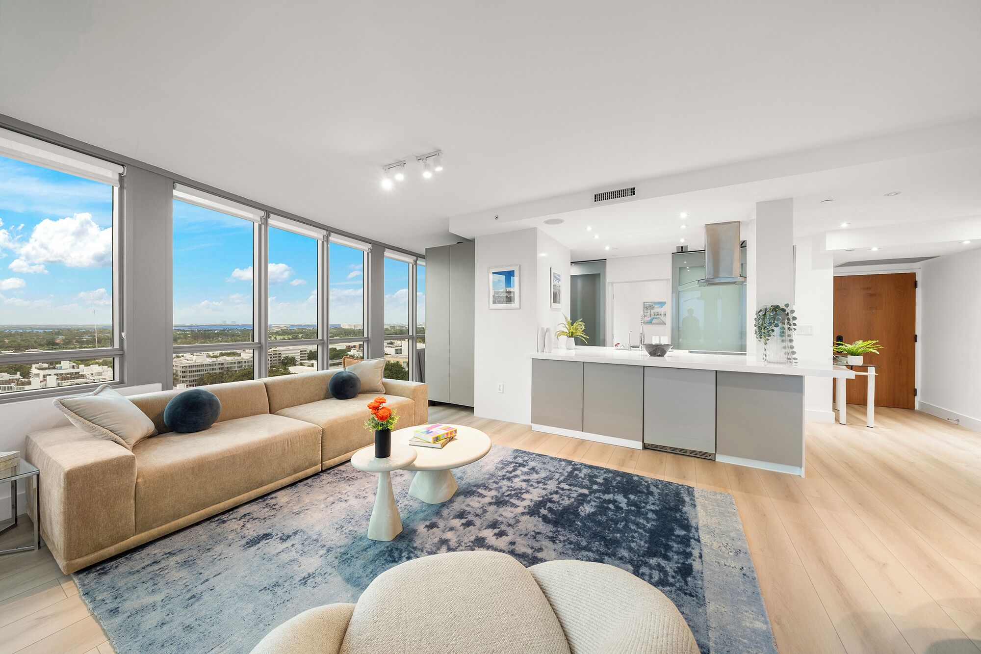 TV connectée, jeux vidéo, lecteur de DVD, baby-foot