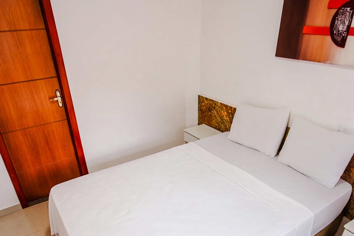 Desk, WiFi (free), bed sheets