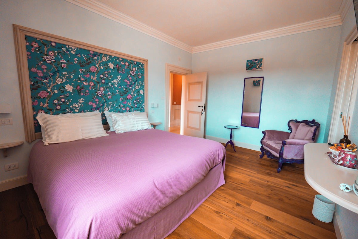 Classic Room | Minibar, desk, free WiFi