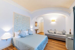 Superior Triple Room MIMOSA | 迷你吧、办公桌、免费 WiFi