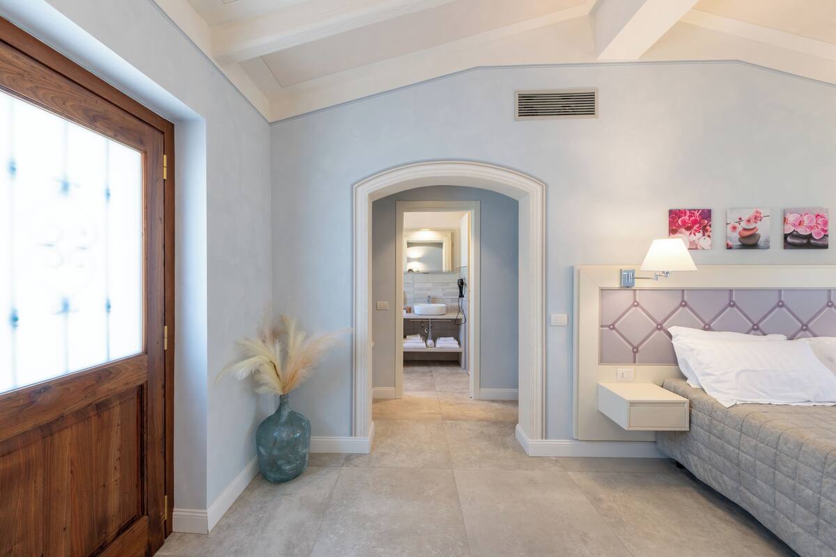 CAMERA MATRIMONIALE CON ACCESSO DISABILI ROSMARINO | Minibar, desk, soundproofing, WiFi (free)