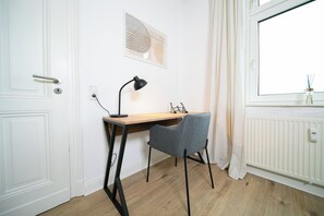 Deluxe Apartment, 1 Queen Bed with Sofa bed, Kitchenette