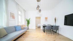 Deluxe Apartment, 1 Queen Bed with Sofa bed, Kitchenette | Living area | 55-inch Smart TV with cable channels - Favorite Stays - Suite and More- Kitchen (Neuss)