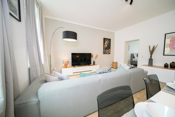 Superior Apartment, 2 Bedrooms, Kitchen | Living room