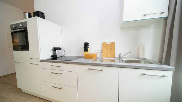 Superior Apartment, 2 Bedrooms, Kitchen | Private kitchen | Espresso maker, coffee/tea maker, fridge, oven - Favorite Stays - Suite and More- Kitchen (Neuss)