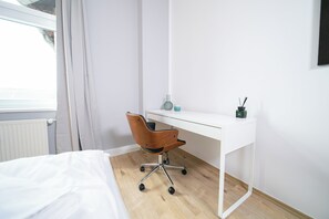 Departamento superior, 2 habitaciones, cocina | Ropa de cama hipoalergénica, cortinas blackout y insonorización 