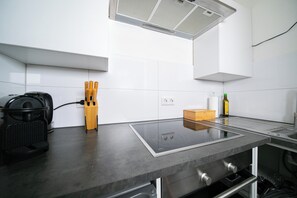 Deluxe Apartment, 1 Queen Bed with Sofa bed, Kitchenette | Private kitchen | Fridge, oven, stovetop, espresso maker