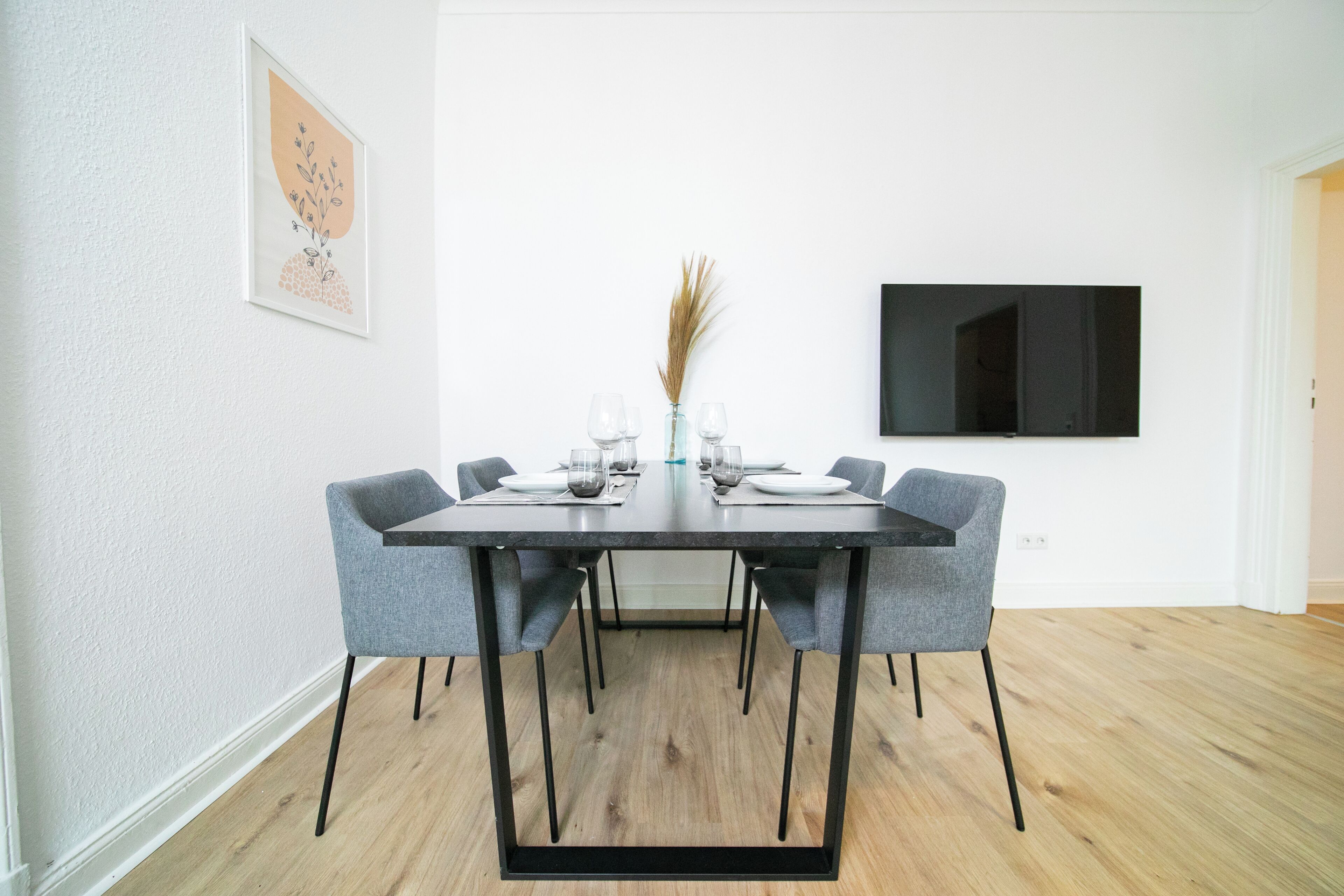 Deluxe-Apartment, 1 Queen-Bett und Schlafsofa, Kochnische | Wohnbereich | 55-Zoll-Smart-TV mit Kabelempfang