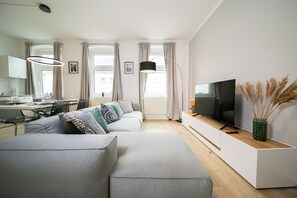 Superior Apartment, 2 Bedrooms, Kitchen | Living room