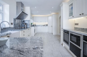 House | 5 bedrooms, Internet - Rainbow Leap - 5 Bed Holiday Home - Saundersfoot (Saundersfoot)