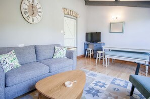 House | 3 bedrooms, Internet - Tregoyr - 3 Bedroom Holiday Home - St Florence (Tenby)