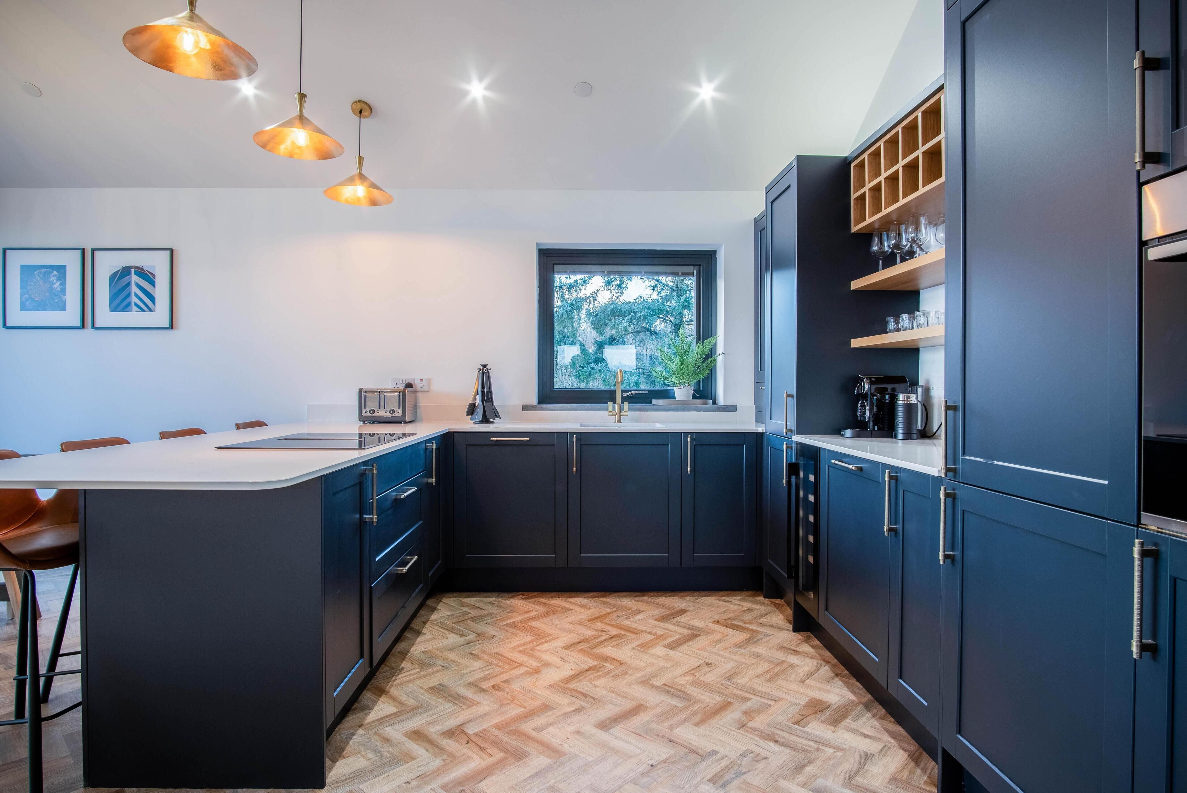 شقة | 3 عدّة غرف نوم وخدمة الإنترنت