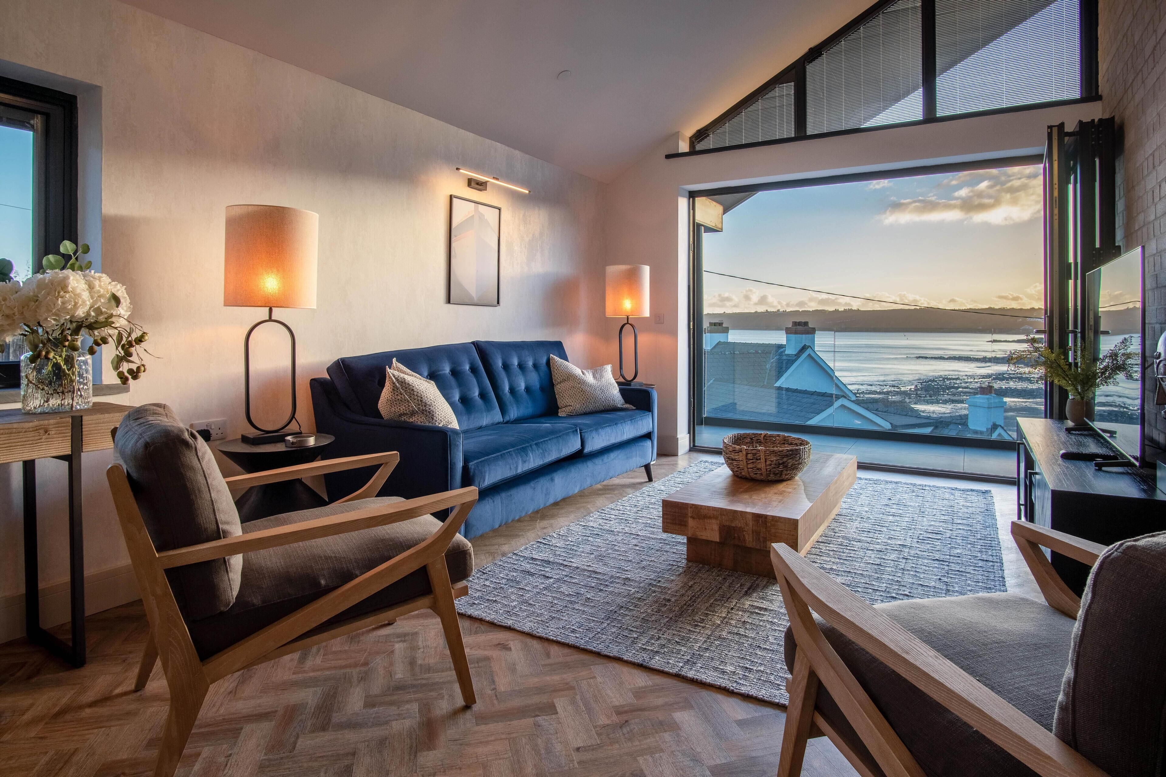 شقة | 3 عدّة غرف نوم وخدمة الإنترنت