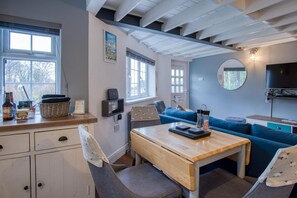 House | 2 bedrooms, Internet - Beachwood - 2 Bedroom Cottage - Penally (Tenby)