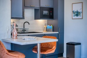 Apartment | Internet - The Pig Sty - 1 Bedroom Studio - Princes Gate (Narberth)