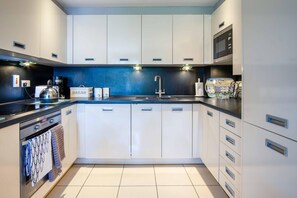 Apartemen | 2 kamar tidur dan internet