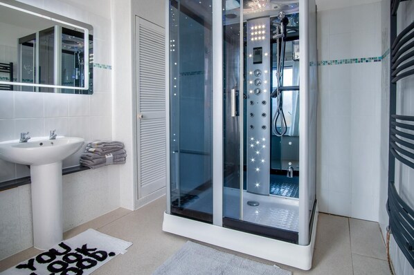 Apartment | 2 bedrooms, Internet