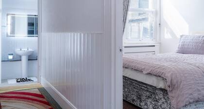 Skyfall - 2 Bedroom Apartment - Milford Haven