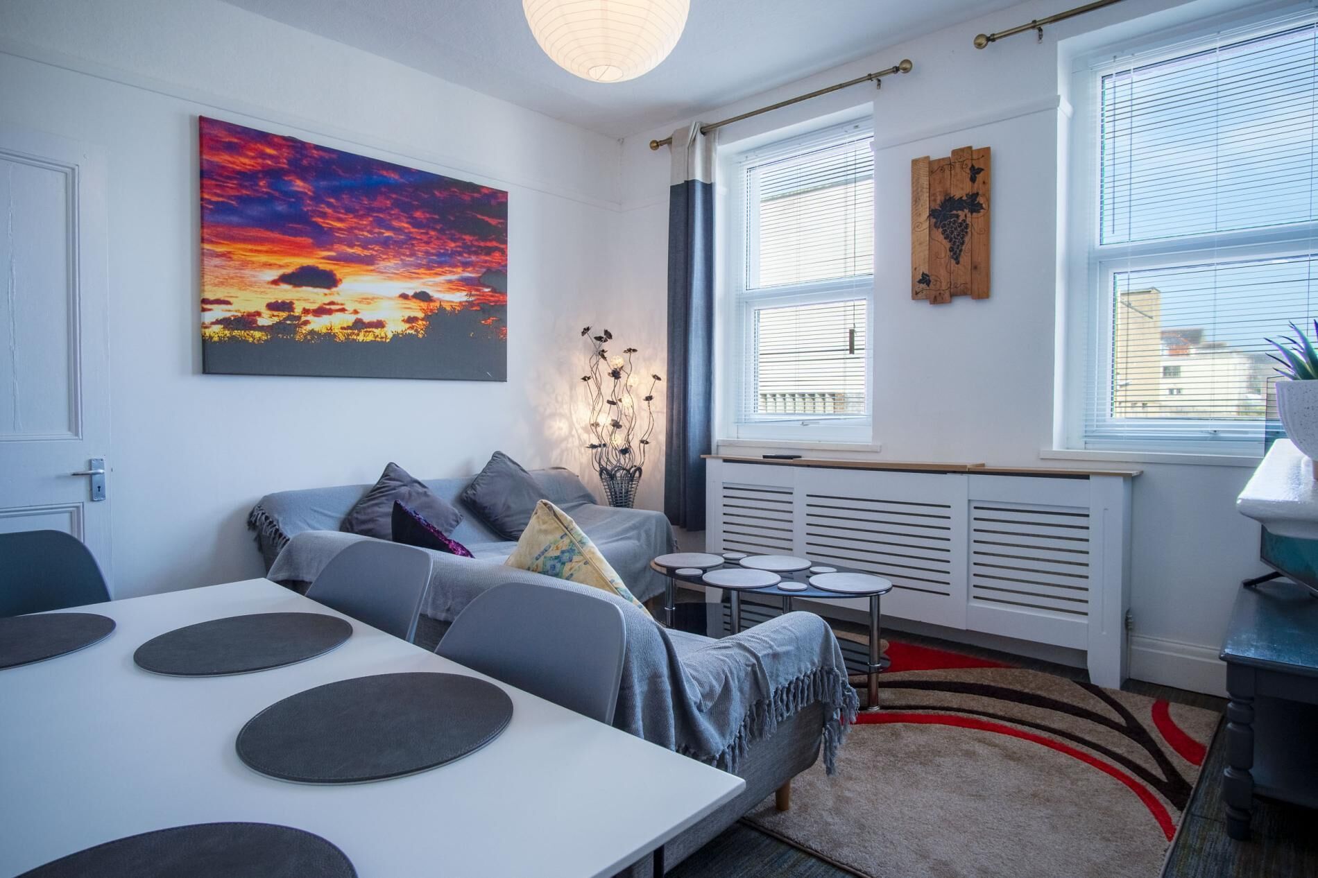 2 عدّة غرف نوم وخدمة الإنترنت