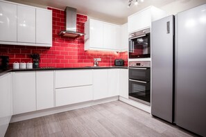 House | 9 bedrooms, Internet - The Lanterns - 9 Bedroom - Sleeps 17 - Saundersfoot Village Centre (Saundersfoot)