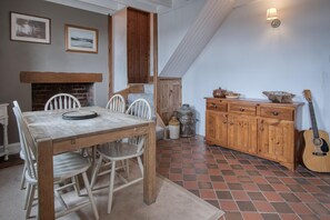 3 bedrooms, Internet - Woodcocks House - 3 Bedroom Holiday Home - Kilgetty (Kilgetty)