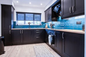 House | 2 bedrooms, Internet - Wiston Street - 2 Bedroom Holiday Home - Pembroke (Pembroke)