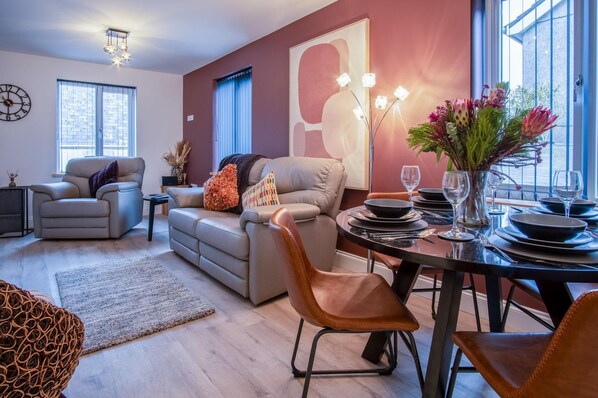 House | 2 bedrooms, Internet - Wiston Street - 2 Bedroom Holiday Home - Pembroke (Pembroke)