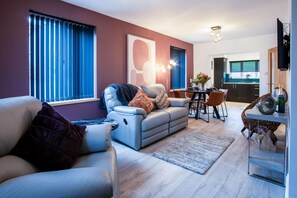 House | 2 bedrooms, Internet - Wiston Street - 2 Bedroom Holiday Home - Pembroke (Pembroke)