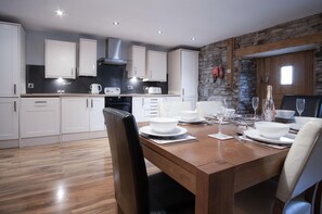 3 bedrooms, Internet - Fletcher Coach House - 3 Bedroom Cottage - Pendine (Carmarthen)