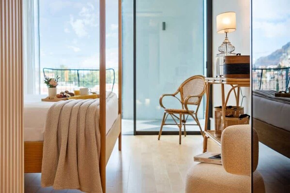 1 habitación, tabla de planchar con plancha, cuna de viaje y wifi